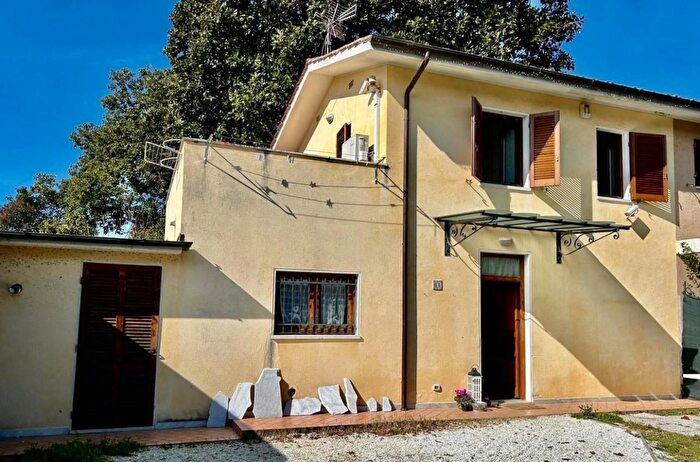 Casa con 6 locali in vendita in Pietrasanta
