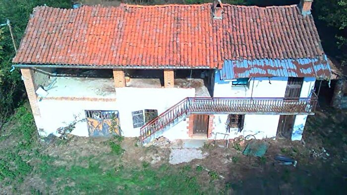 Casa con 5 locali in vendita in Via Narzole, Salmour