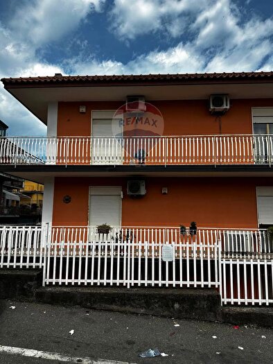 Appartamento con 5 locali in vendita in Via Stazione, Acireale