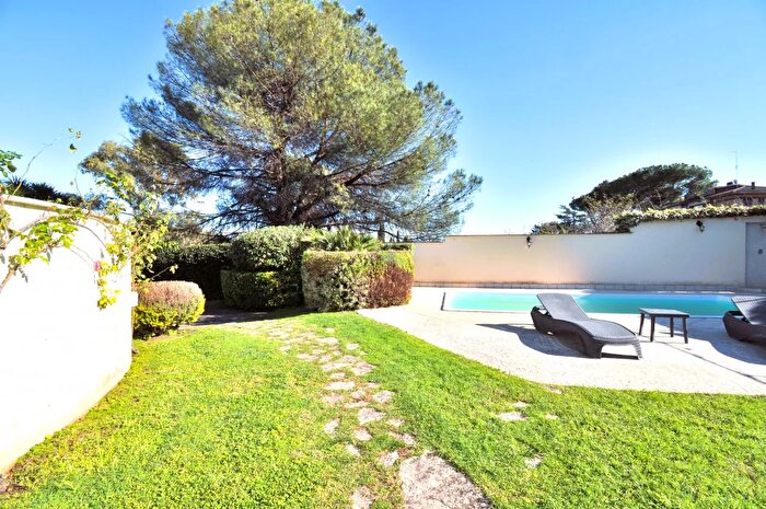 Casa con 6 locali in vendita in Largo Guglielmo La Pegna, Roma