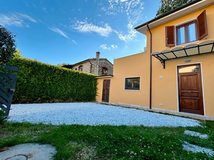 Casa con 5 locali in vendita in Pietrasanta