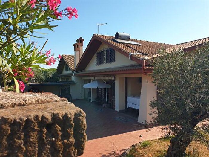 Casa con 6 locali in vendita in Via dei Campi di Annibale, Grottaferrata