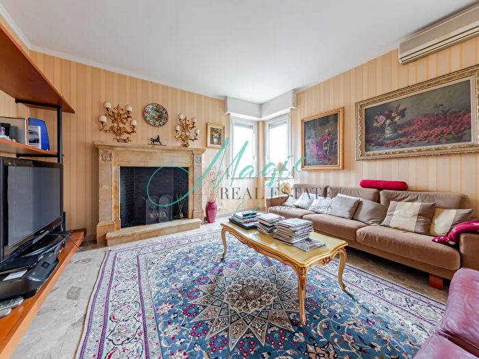 Appartamento quadrilocale in vendita in Via Moncalieri, Milano