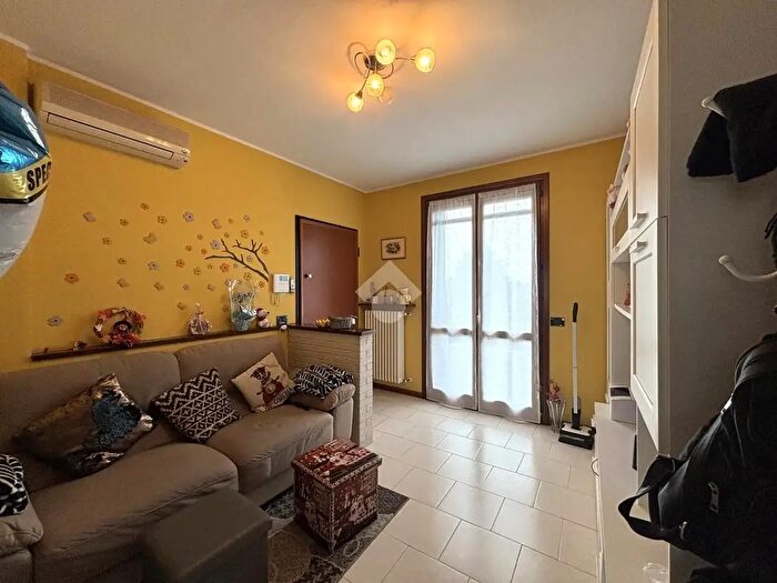 Appartamento trilocale in vendita in Via Ugo Foscolo, Villanova Di Camposampiero