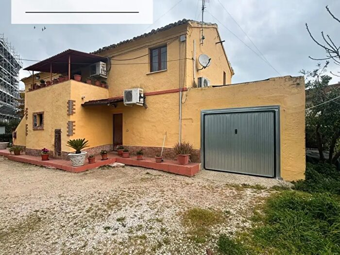 Casa con 6 locali in vendita in Via Senna, Montesilvano