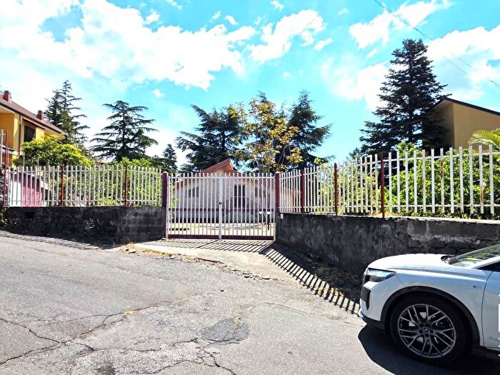 Casa con 5 locali in affitto in Via Eredità, Ragalna