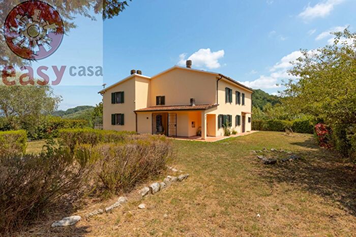 Casa con 10 locali in vendita in Località Selvareggio, Lucca