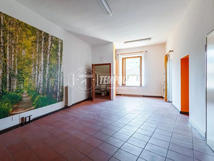 Appartamento con 7 locali in vendita in Via Emilio Lepido, Parma