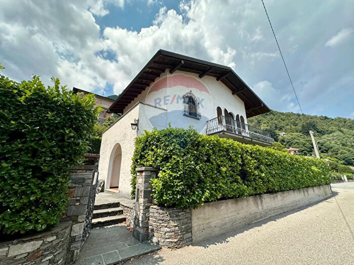 Casa con 6 locali in vendita in Cannobio