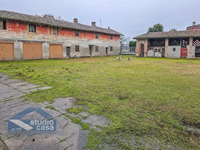 Casa con 7 locali in vendita in Via Dante Alighieri, Crespiatica