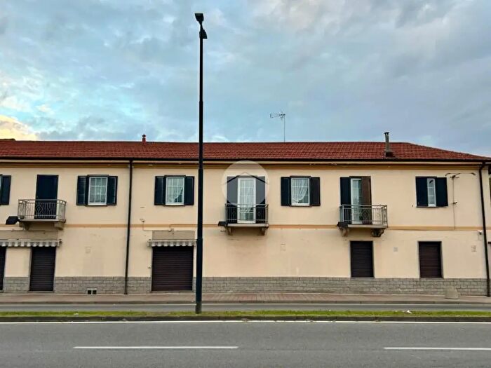 Casa con 7 locali in vendita in Strada Torino, Beinasco