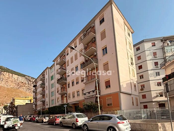 Appartamento con 5 locali in vendita in Via Risorgimento, Capaci