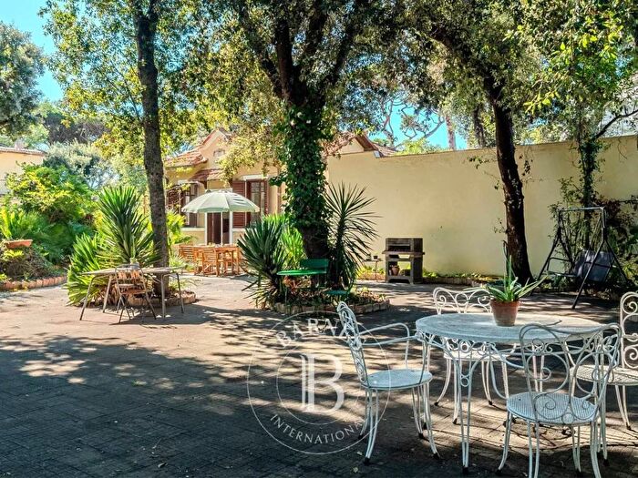 Casa con 5 locali in affitto in Via Roseto degli Abruzzi, Fregene, Fiumicino