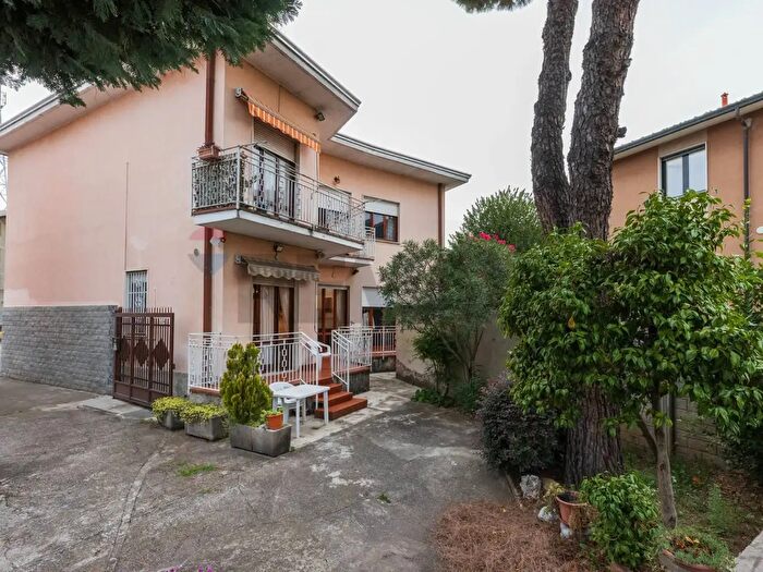Casa con 6 locali in vendita in Via dei Sassi, Busto Arsizio