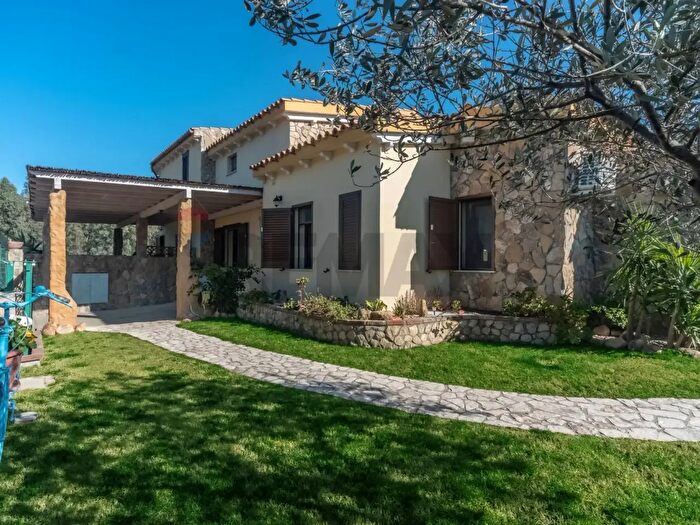 Casa con 5 locali in vendita in Via Coros, Castiadas