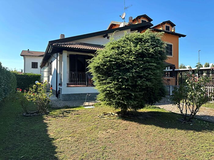 Casa con 6 locali in vendita in Stazzano