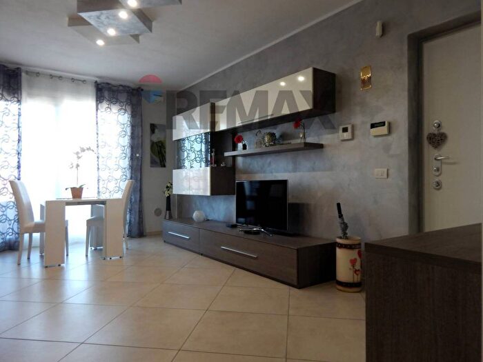 Appartamento trilocale in affitto in Via Benedetto Croce, Giussago