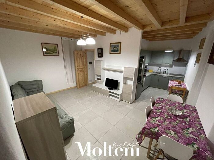 Appartamento con 5 locali in affitto in Centrale, Lierna