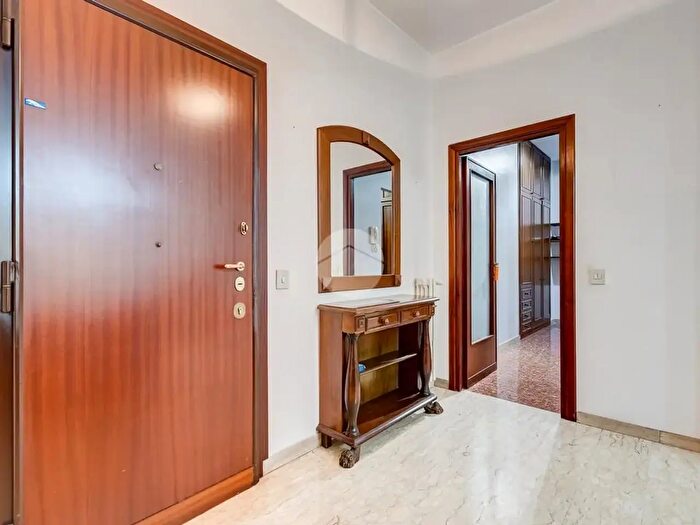 Appartamento trilocale in vendita in Via Filomusi Guelfi, Roma