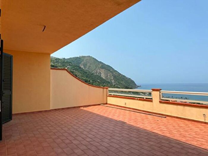 Appartamento quadrilocale in vendita in Via Calanovella, Piraino