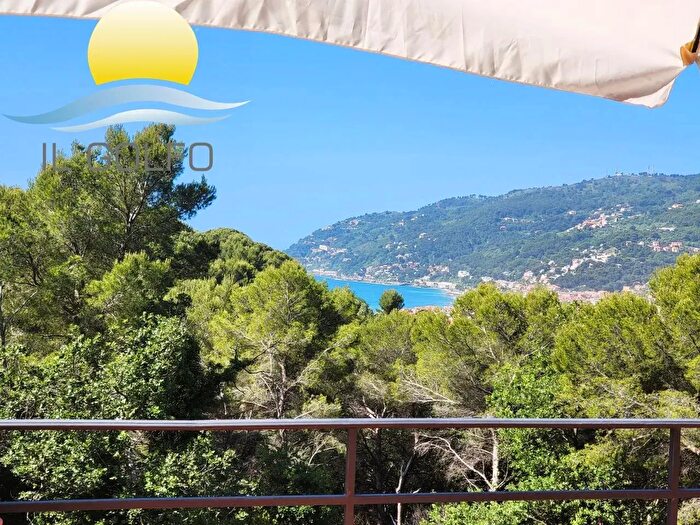 Casa con 11 locali in vendita in Andora