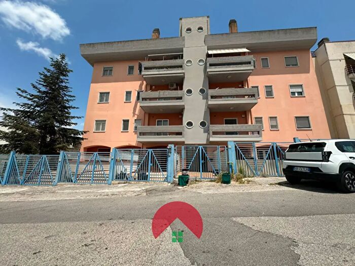 Appartamento con 5 locali in vendita in Via degli Aragonesi, Matera