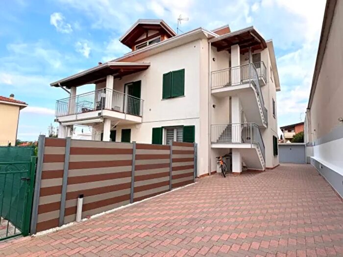 Casa trilocale in vendita in Via Leonardo da Vinci, Caronno Varesino