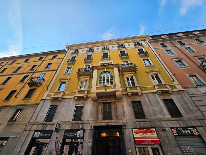 Appartamento trilocale in affitto in Via Alessandro Volta, Moscova, Milano