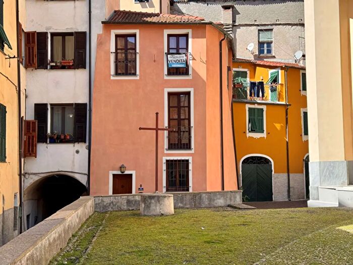 Casa con 8 locali in vendita in Vico Limbo, Pieve Di Teco