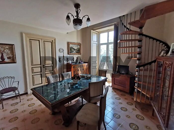 Casa con 6 locali in vendita in Piazza Guglielmo Marconi, Catania