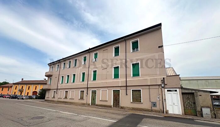 Appartamento trilocale in vendita in Largo Primo Maggio N°, Garlasco