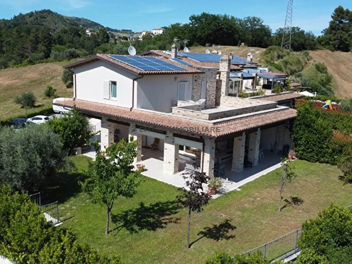 Casa con 7 locali in vendita in Frazione Fonte di Campo N, Ascoli Piceno