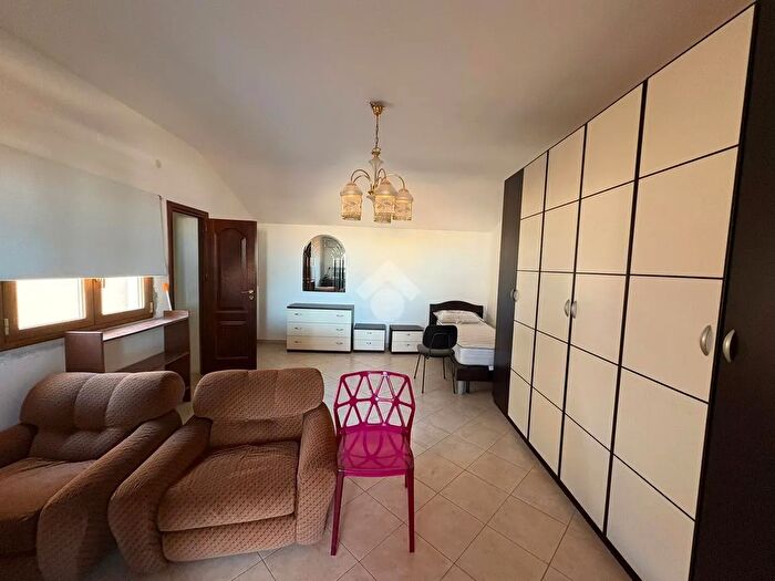 Appartamento con 6 locali in affitto in Via Filippo Corazza, Palermo
