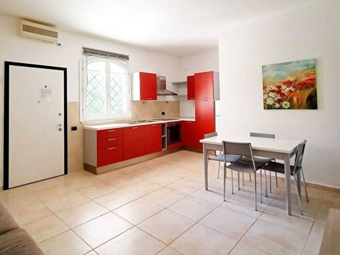 Casa con 6 locali in affitto in Ronchi Poveromo, Massa
