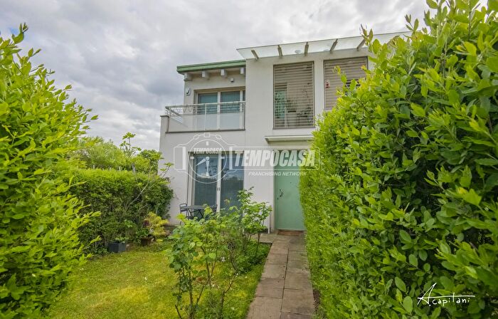 Casa quadrilocale in vendita in Via Francesca, Albinea