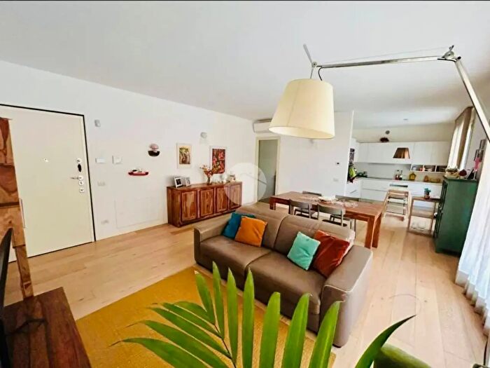 Appartamento trilocale in vendita in Monza