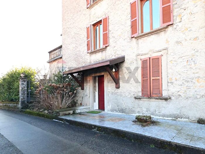 Casa con 7 locali in vendita in Via Trieste, Berbenno