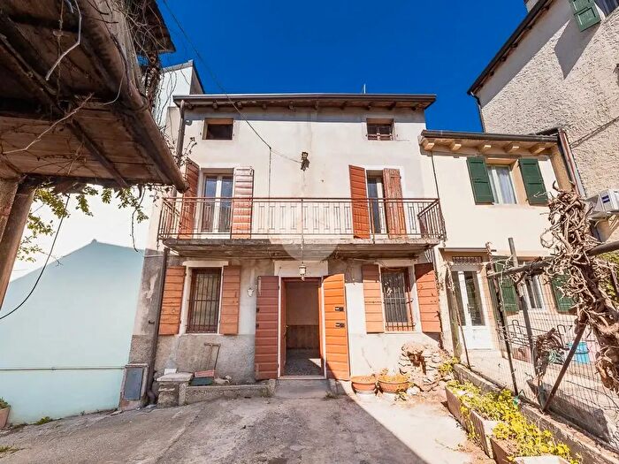 Casa quadrilocale in vendita in Piazza Marconi, Sommacampagna