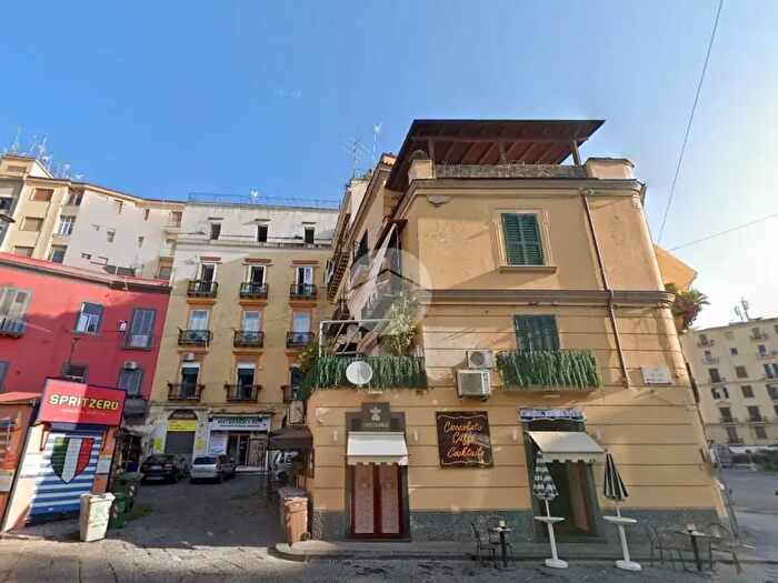 Appartamento quadrilocale in affitto in Largo Antignano, Napoli
