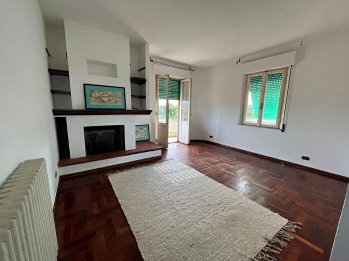 Appartamento quadrilocale in vendita in Via Stazione Panicale a, Castiglione Del Lago