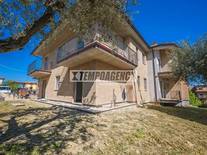 Appartamento trilocale in vendita in Via Settembre, Monte San Giusto