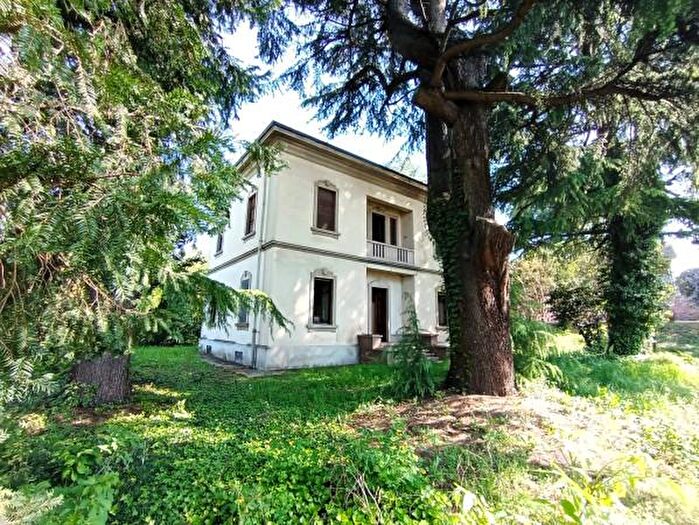 Casa con 6 locali in vendita in Cuggiono