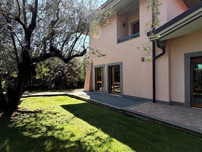 Casa con 6 locali in affitto in Via Platone, Centro, Albano Laziale