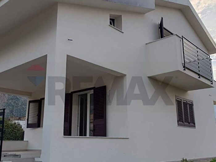 Casa con 5 locali in affitto in via Industrie, Milioti, Carini