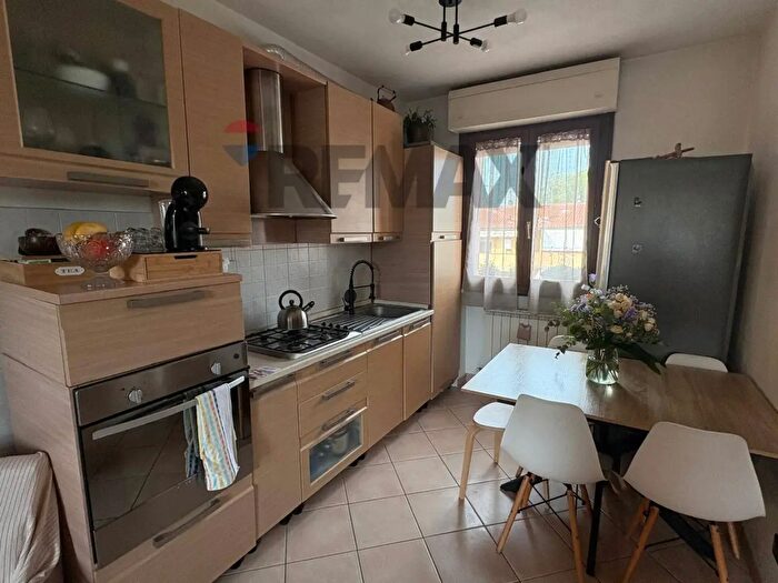 Appartamento quadrilocale in vendita in Via Divisione Alpina Cuneense Altopascio, Altopascio