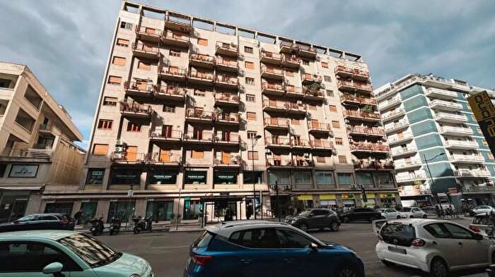 Appartamento con 6 locali in vendita in Via Emanuele Notarbartolo, Palermo