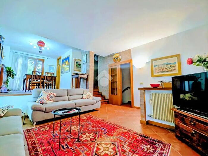 Casa quadrilocale in vendita in Via Artiglieri dItalia, Casier