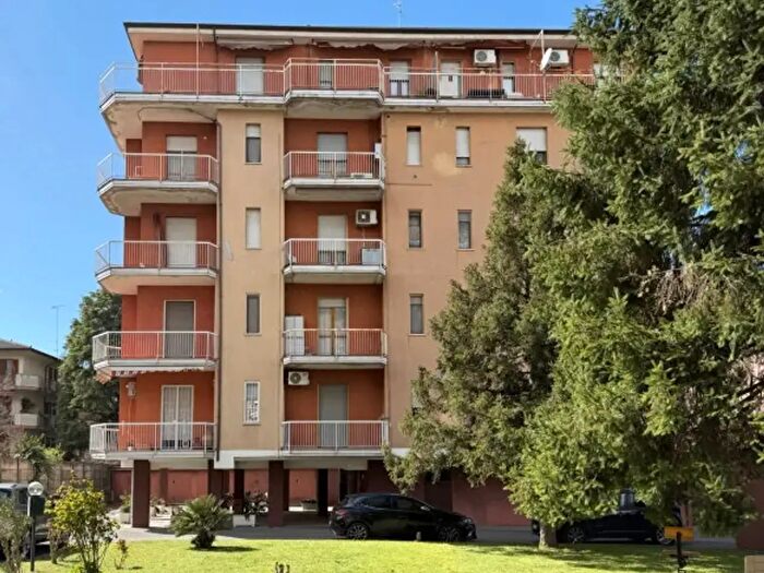 Appartamento trilocale in vendita in Viale della Repubblica, Voghera
