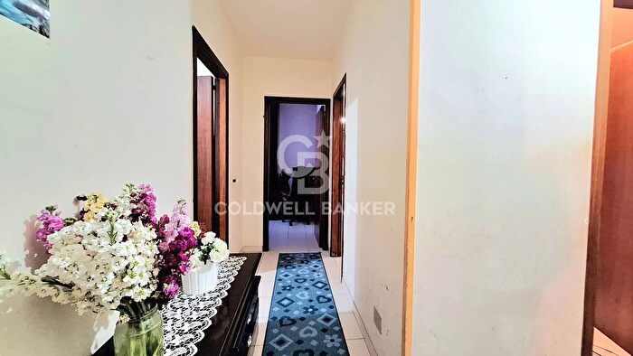 Appartamento con 6 locali in vendita in Via dei Lillà, Scicli