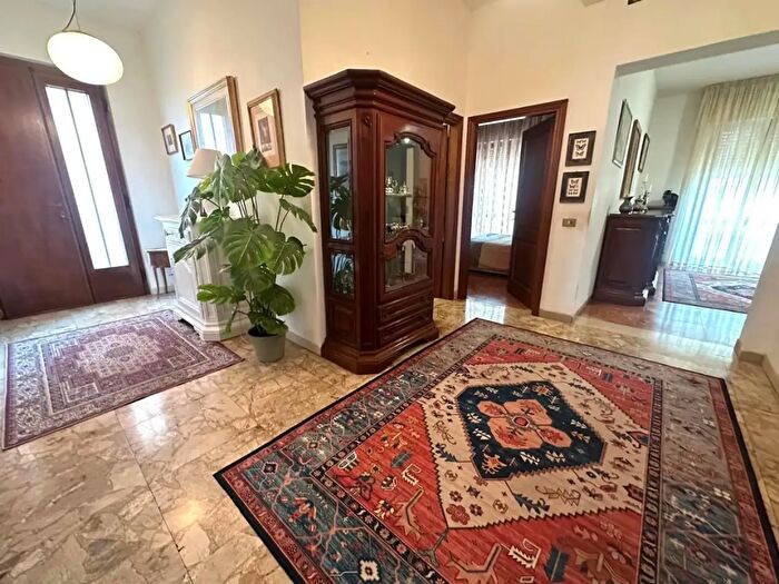 Appartamento con 5 locali in vendita in Ia Luigi Cherubini, Empoli